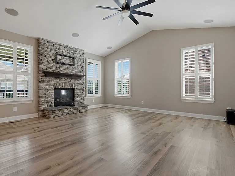 5036 Winslow Dr — Photo 12