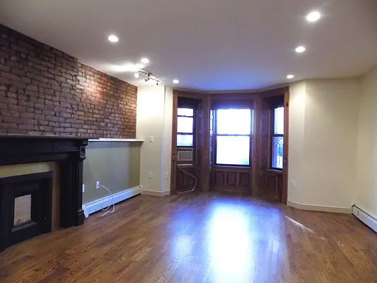 Rented by Blue Egg Realty Corp | media 22