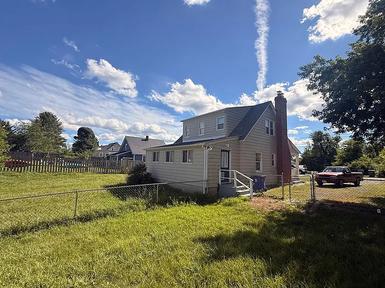 211 Hagan St — Photo 6