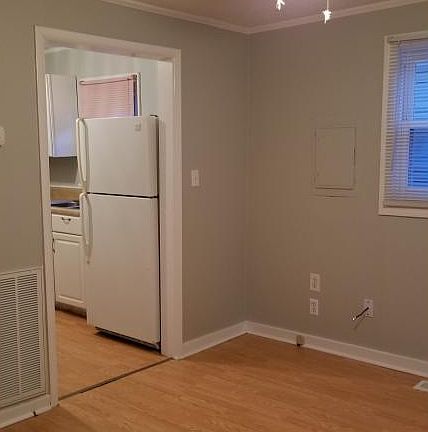 2nd image of 2525 Park Ave