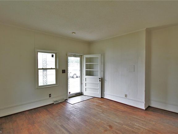 3rd image of 1407 Bogart St