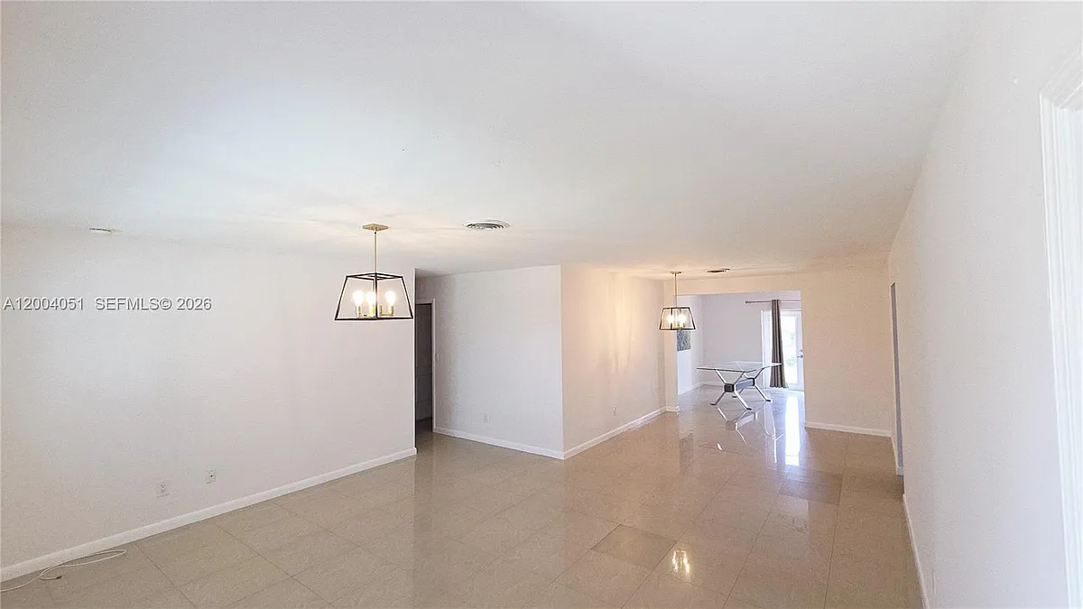 Building Photo - 670 NE 179th Ter