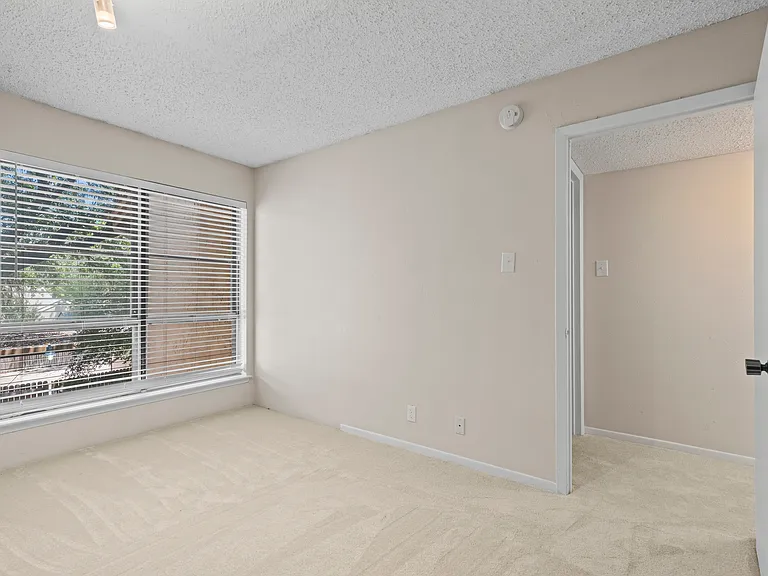 2015 Warnford Pl #2015 — Photo 8