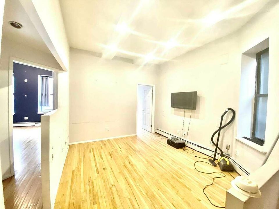 1st image of 415 W 52nd St #A5