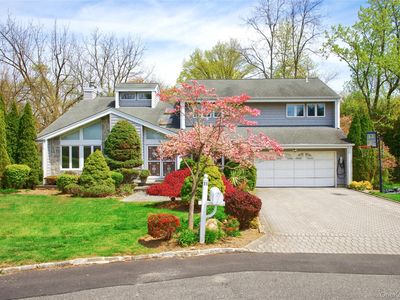 11 Bonnie Lynn Court, Roslyn, NY, 11576