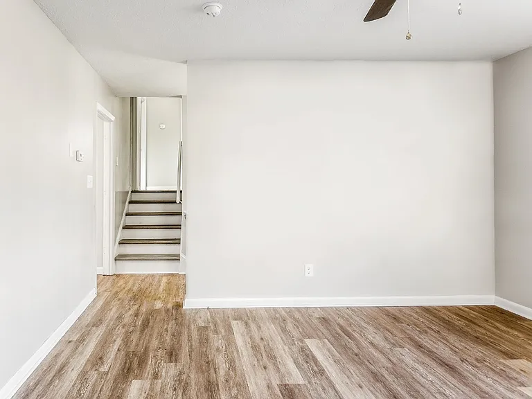 1089 Essex Pl — Photo 10