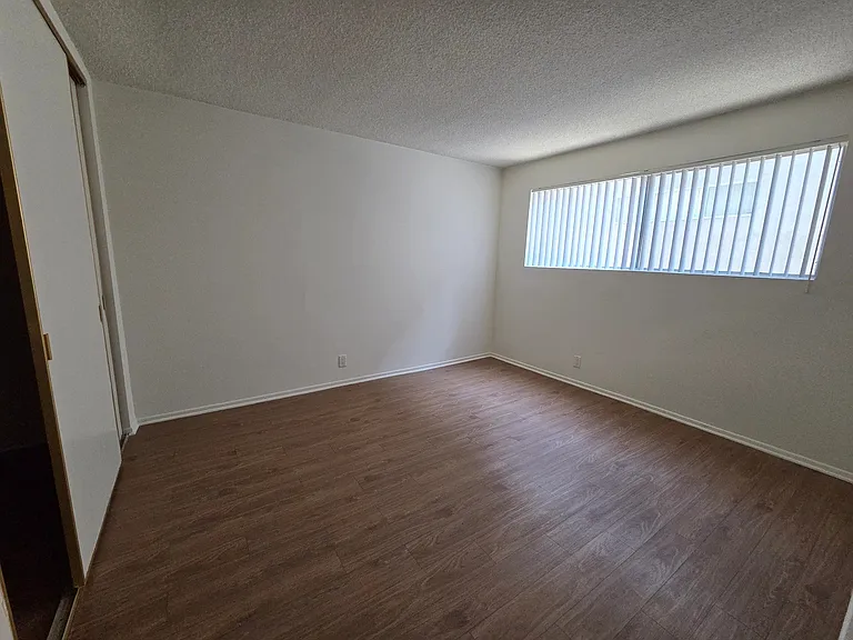 5230 Newcastle Ave #104 — Photo 9