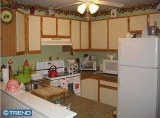 16 Fox Meadow Dr, Sicklerville, NJ 08081
