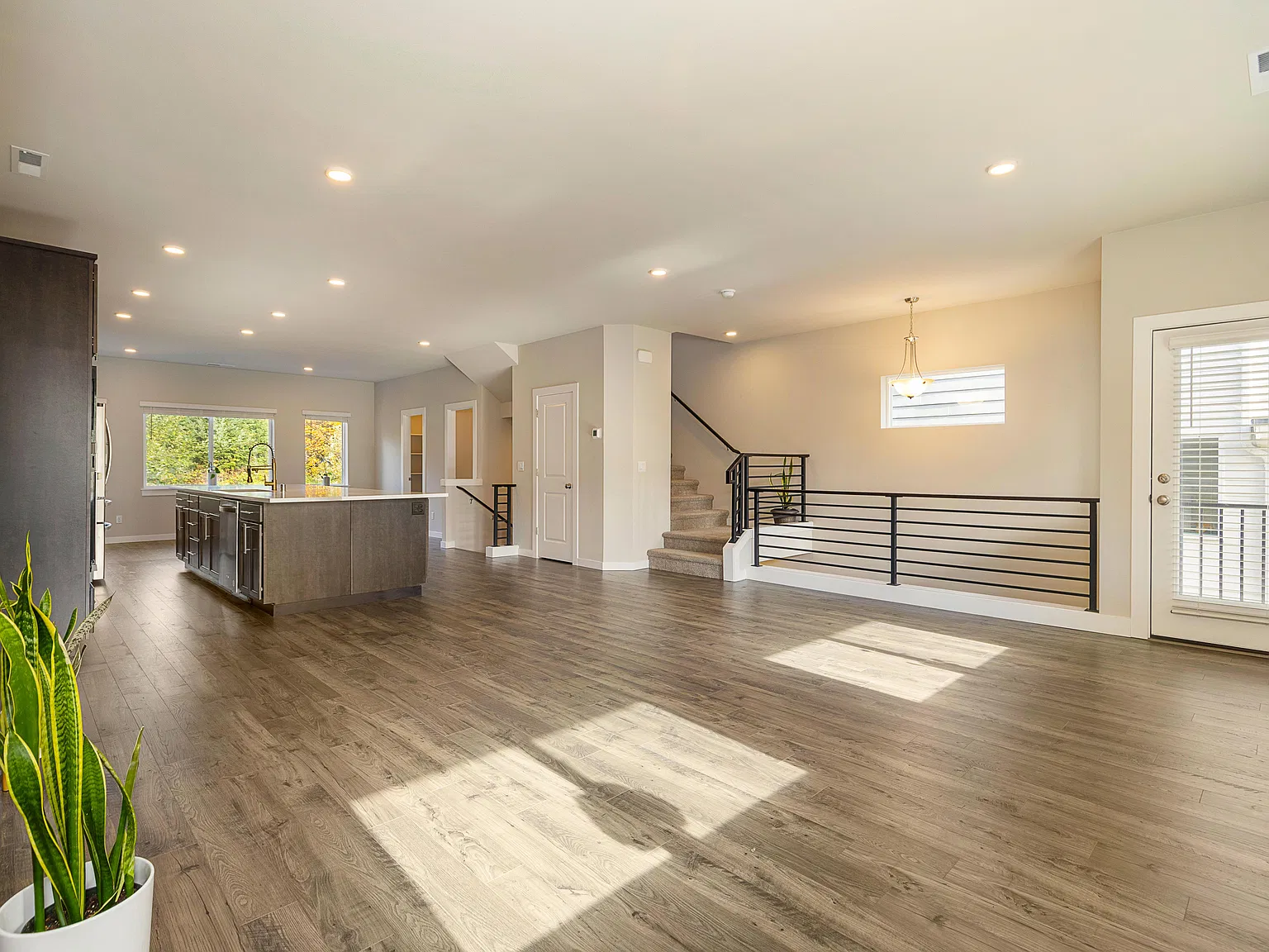 3 bed, 2127 sqft, $3,300 — Photo 4