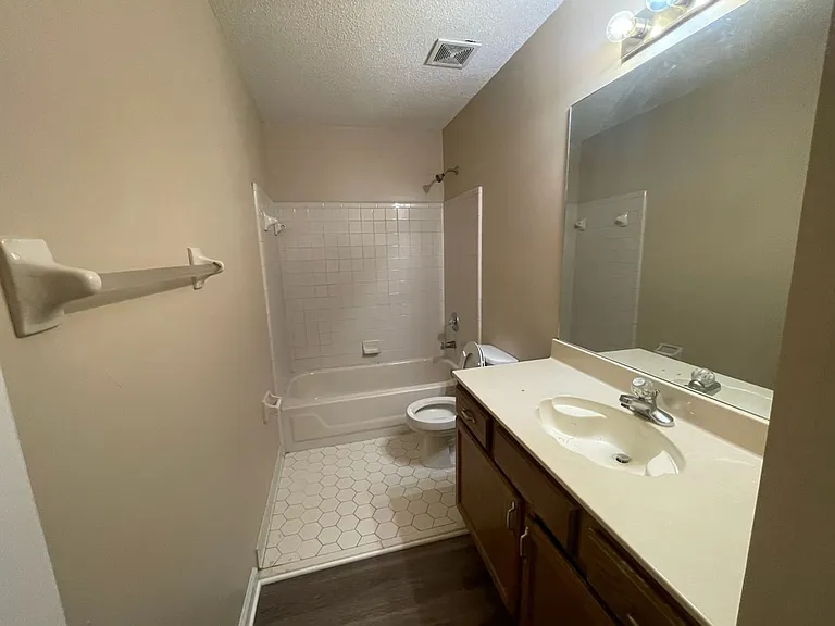 9025 Creekside Dr — Photo 7