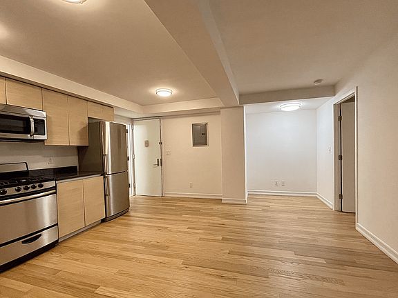 3rd image of 752 W End Ave APT 7J