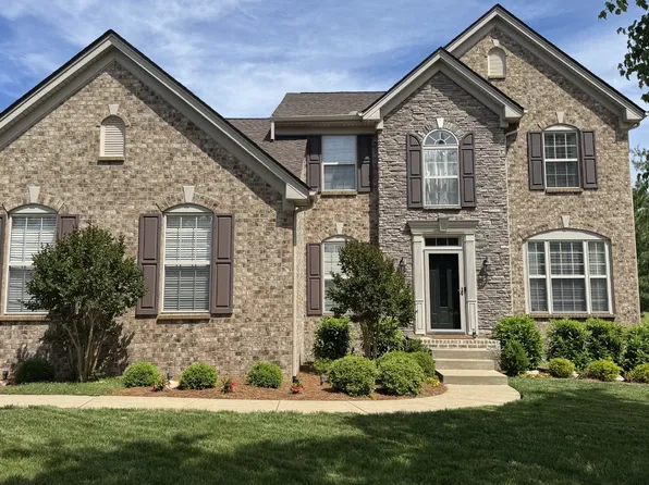 1023 Avery Trace Cir, Hendersonville, TN 37075