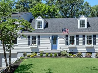 15 Burke Ln, Wellesley, MA 02481