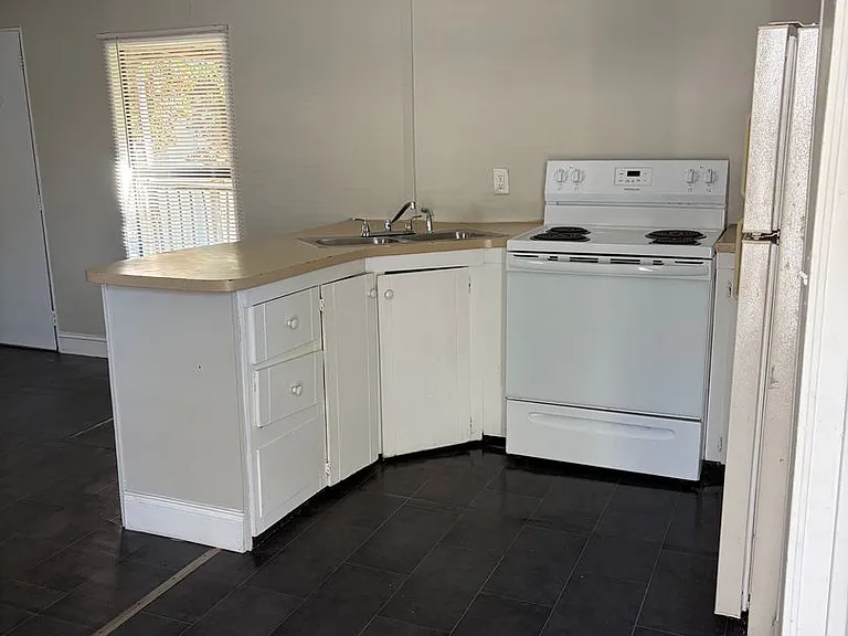 707 Francis St E — Photo 13