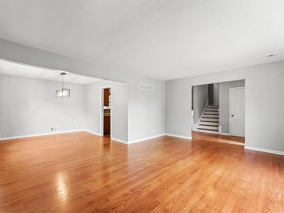 4th image of 6812 Wildwood Dr