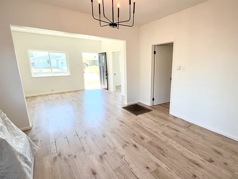 321 Nash Ave — Photo 2