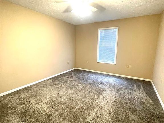 4th image of 715 Joseph Ln