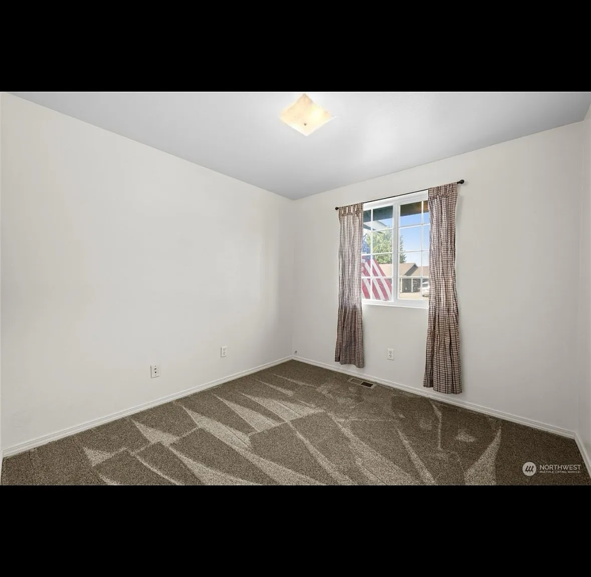 3 bed, 1120 sqft, $2,000 — Photo 4