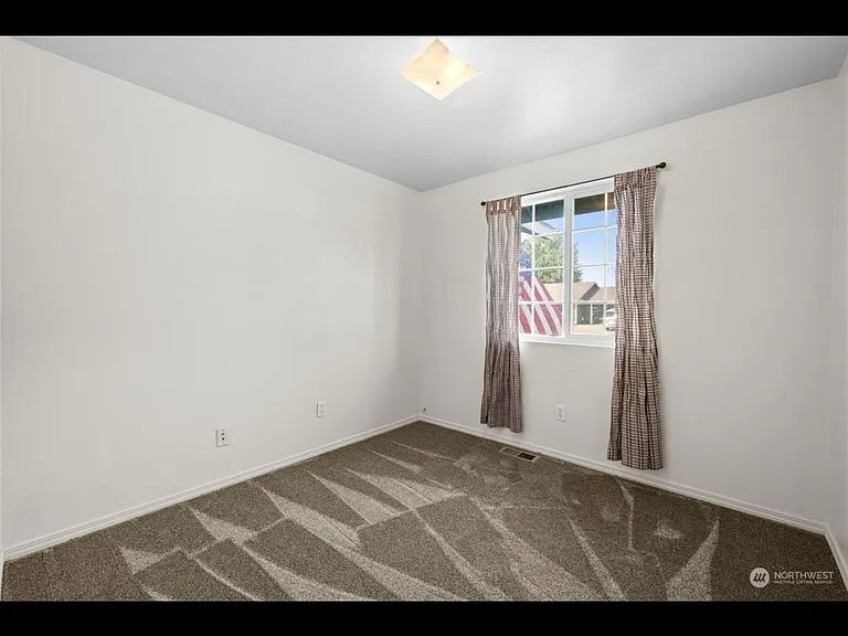 1118 E Saint Helens Dr — Photo 4