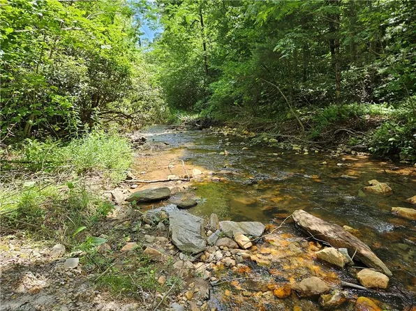 125 Ahart Ridge Rd Unit 100, Ararat, VA 24053