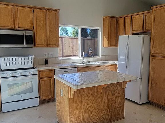 4th image of 109 hudson Way