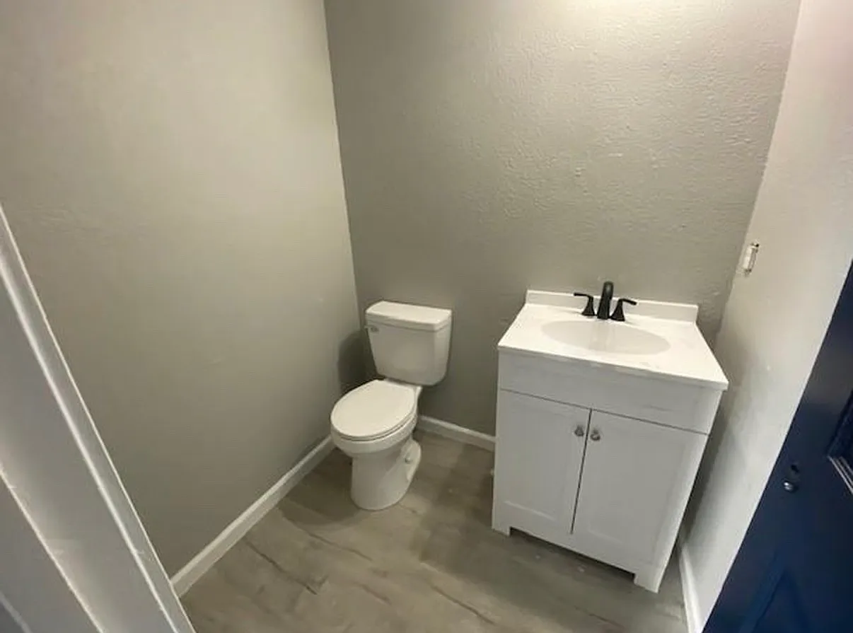 3 bed, 1.5 bath, 1190 sqft, $1,300 — Photo 4