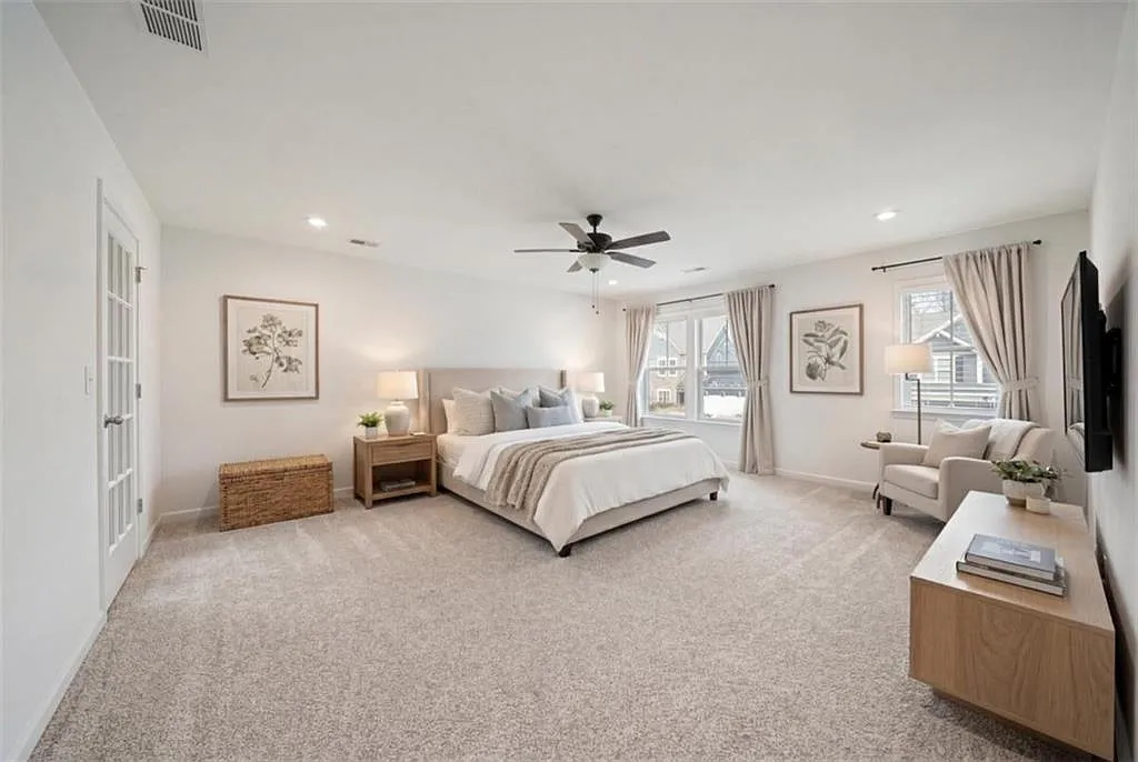 5 bed, 3.0 bath, 2960 sqft, $3,200 — Photo 4