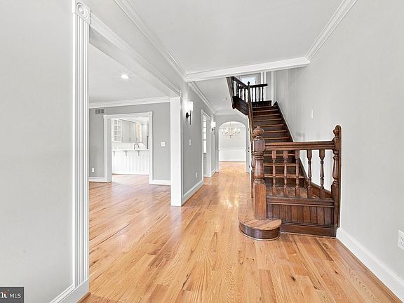 4th image of 105 High St