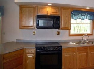 10556 Rolling Hills Rd, Burlington, IA 52601