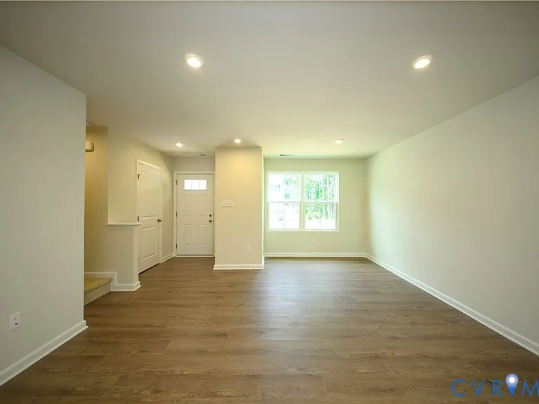 1121 Canterbury Ridge Rd — Photo 9