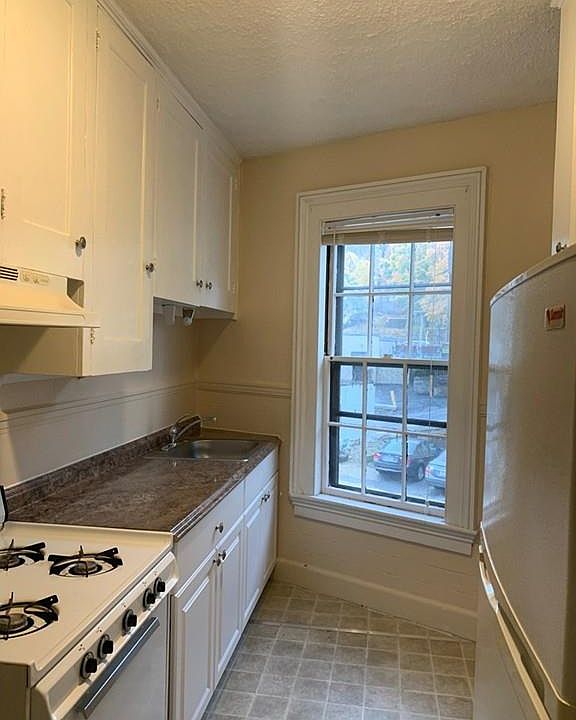 2nd image of 271 Broadway APT 4