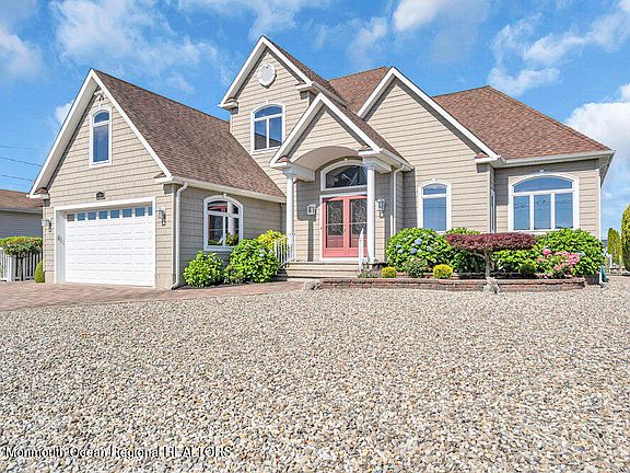 3rd image of 596 S End Avenue