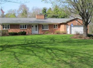 64 Larchwood Dr, Pittsford, NY 14534