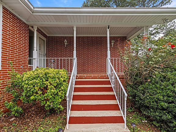 5th image of 618 Melville Ave
