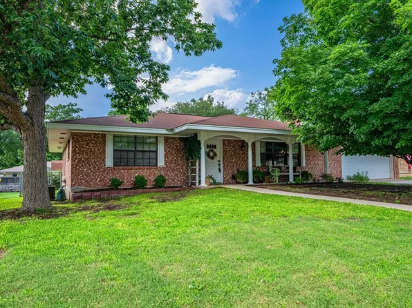 122 Crestwood Dr, Kerrville, TX 78028