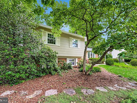 2nd image of 852 Diamond Dr