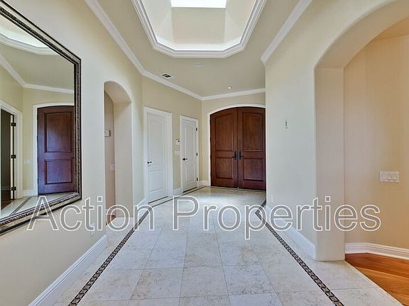2nd image of 450 Juanita Way