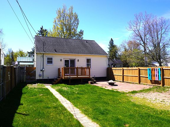 3rd image of 500 E 7th St