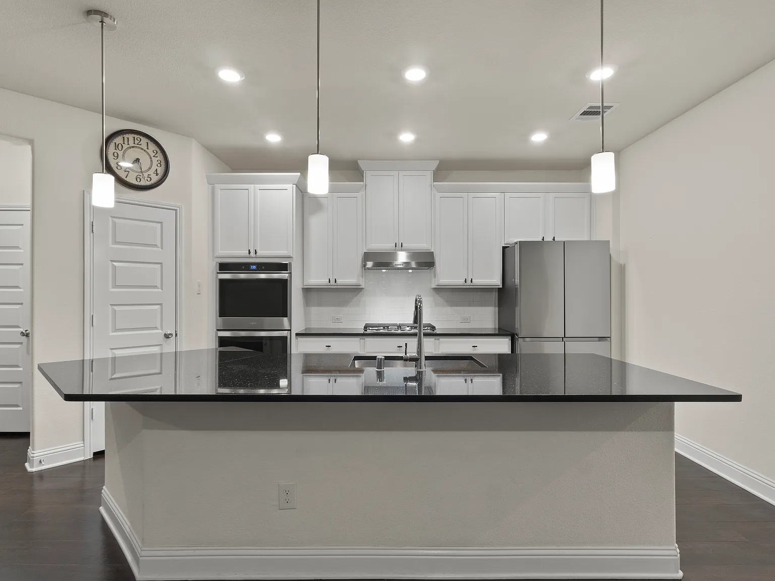4 bed, 1944 sqft, $2,900 — Photo 3