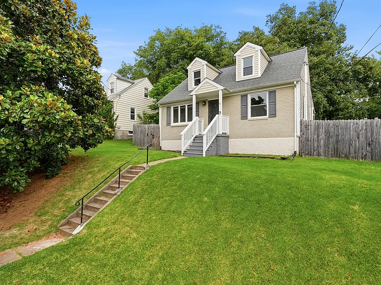 10 Birch Ave — Photo 35