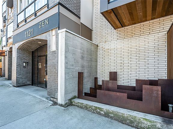 2nd image of 1121 Fort St #203