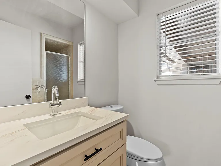 365 Piney Point Rd — Photo 20