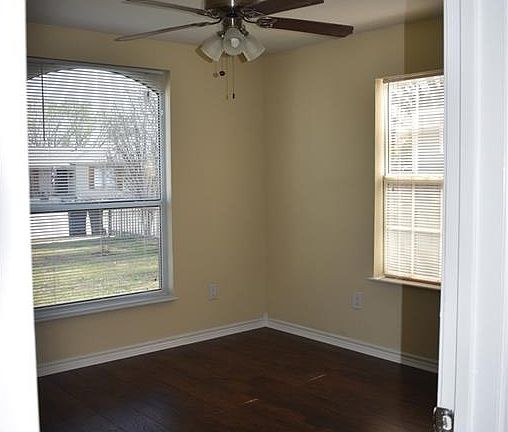 5th image of 3836 Winfield Ave