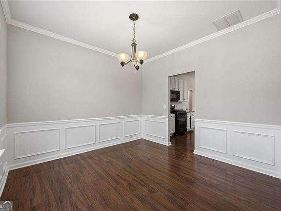 3rd image of 1650 Huntcrest Way SW
