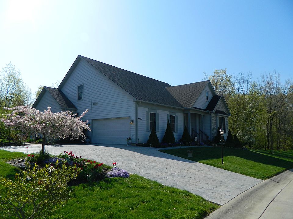 Exterior with Custom Drive