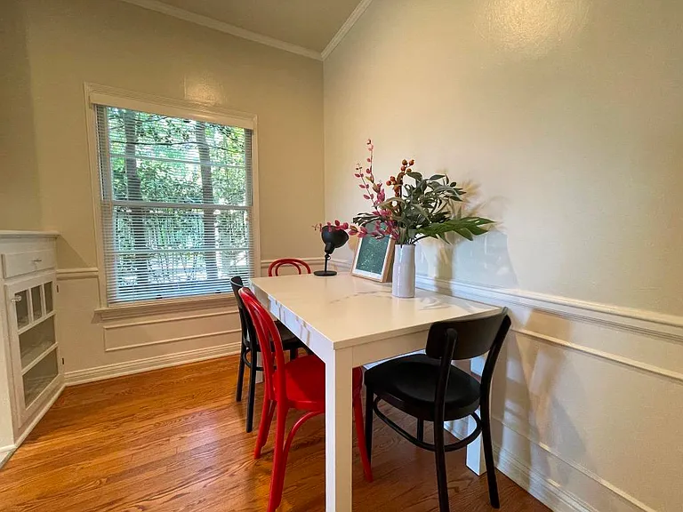 2285 N Beachwood Dr #5 — Photo 20