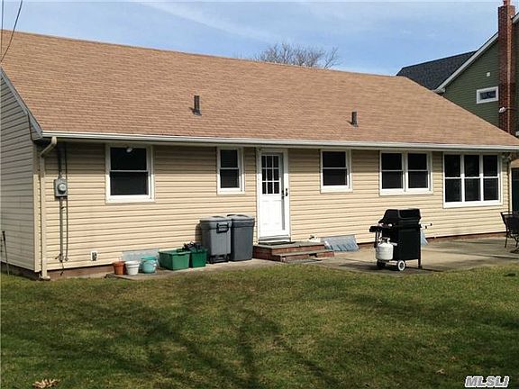 4th image of 3454 Hawthorne Dr N