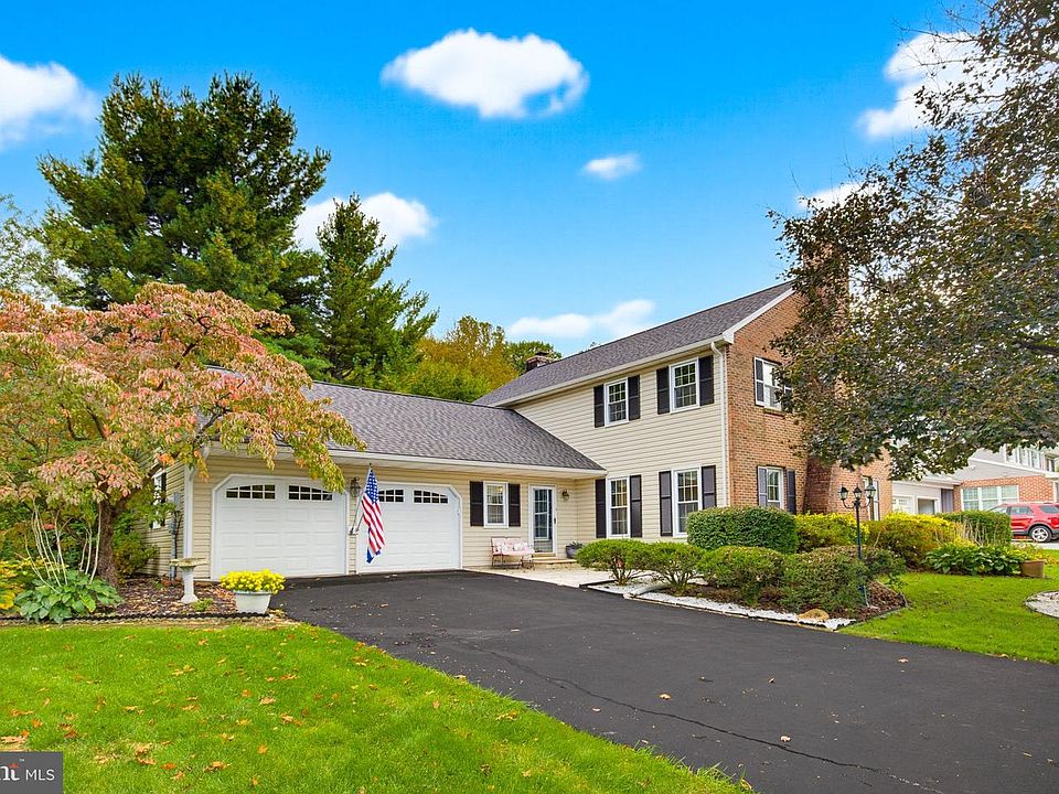 1st image of 2584 Woodview Dr