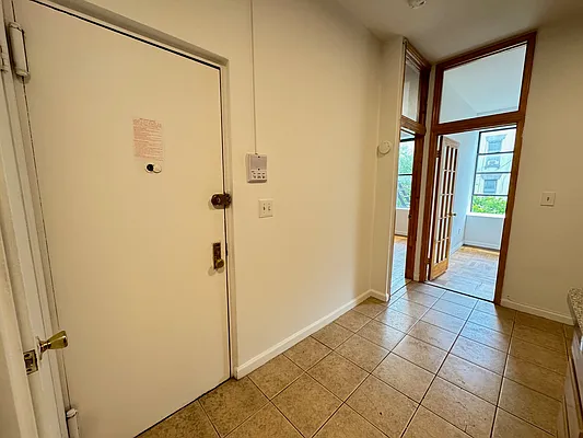 Rented by KNOCKKNOCK LLC | media 6