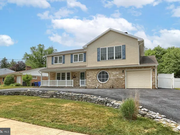 106 Forest Dr, Camp Hill, PA 17011